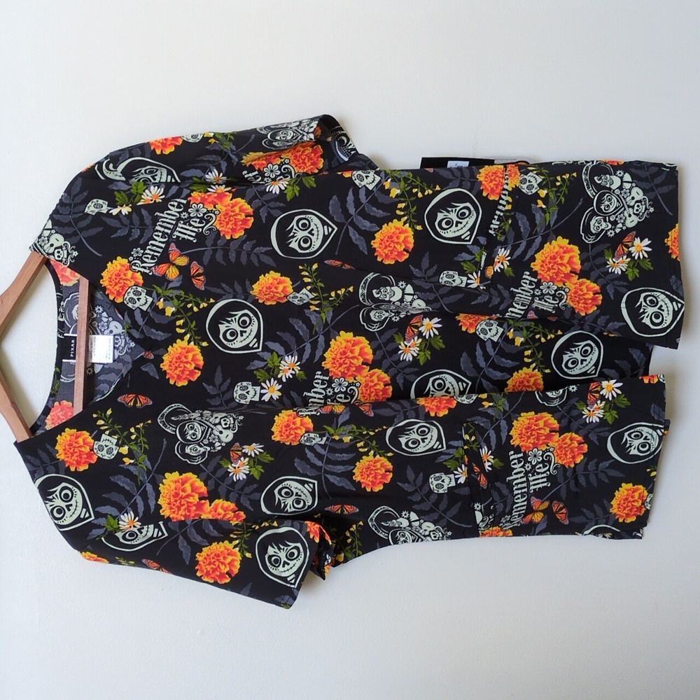 NEW Women's 3XL Coco Scrub Top Tooniforms Disney Pixar Sugar Skull Floral 3X 🖤